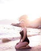 Amateur girl from Philippines in underwear and naked