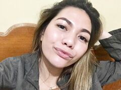 Amateur girl from Philippines in underwear and naked