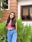 Super hot Asian slut shows her naked body off